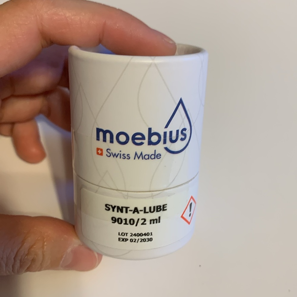 SYNT-A-LUBE Moebius 9010 2ml for for pallets lubrication SWISS MADE 02/2030